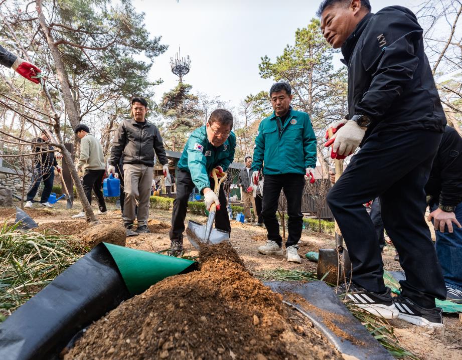 광진구, 제80회 식목일 기념 ‘탄소중립 나무 심기’ 행사 개최
