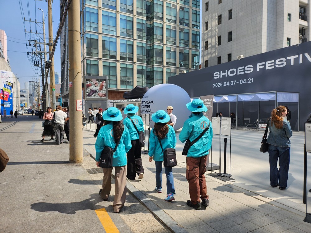 성동구, ‘성수동 움직이는 관광안내소’ 운영…국내외 관광객 여행 편의 높인다