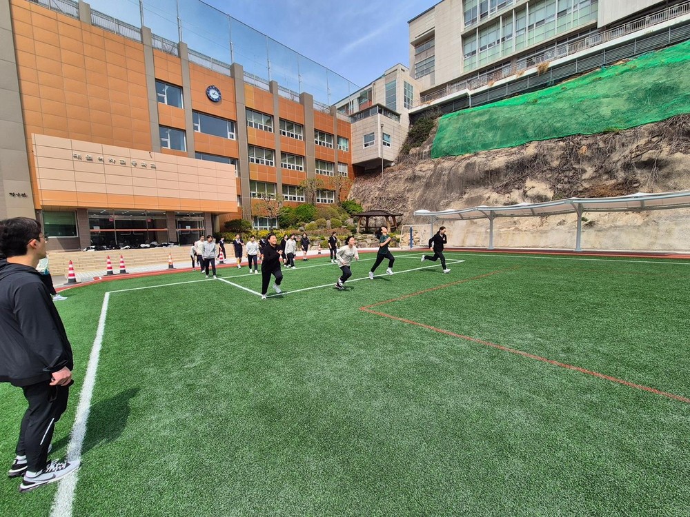 광진구, 학교 운동장 인조잔디 조성