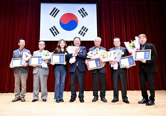 파주시, 2025년 지방세 성실납세자 선정 표창장 수여