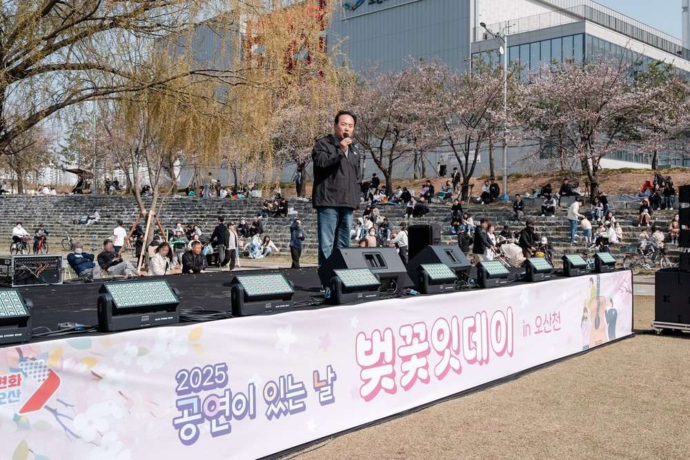 2025 공연이 있는 날 ‘벚꽃잇데이’로 봄의 기운 가득