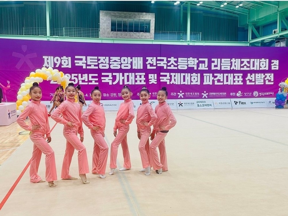 (사)오산스포츠클럽 리듬체조 선수 태극마크 달아