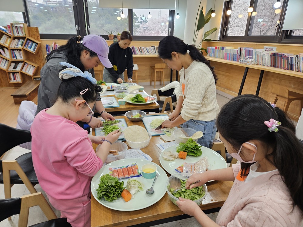원평청소년문화의집, 가족 특별프로그램 성황 ‘가족과 함께 : 또띠아랩 만들기’
