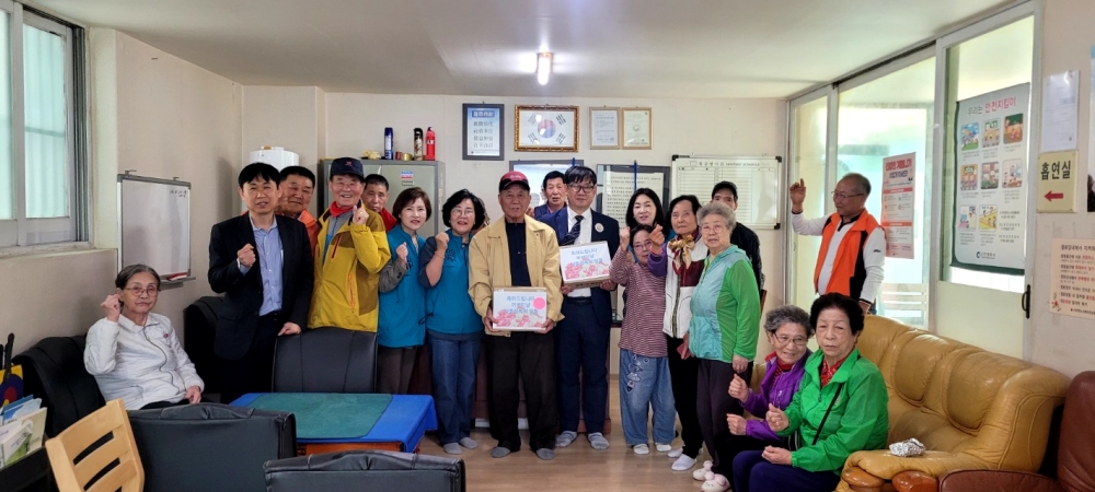 만수3동, 어버이날을 맞아 남동삼목회 후원한 절편 동부경로당 전달