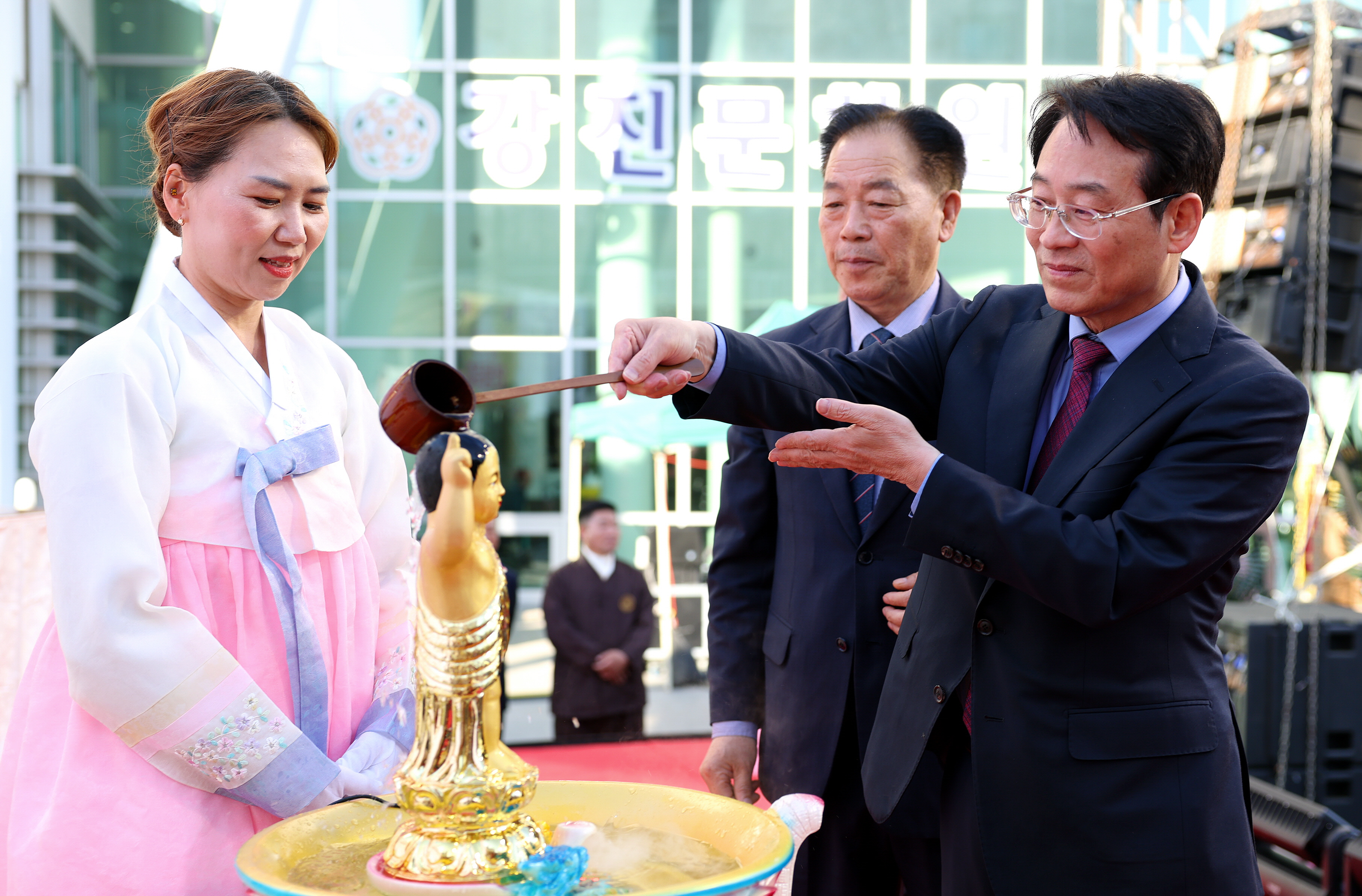 1,300년 전통 연등문화 “강진을 밝히다“
부처님오신날 강진군민 연등축제 부처님의 자비와 지혜로 하나되다