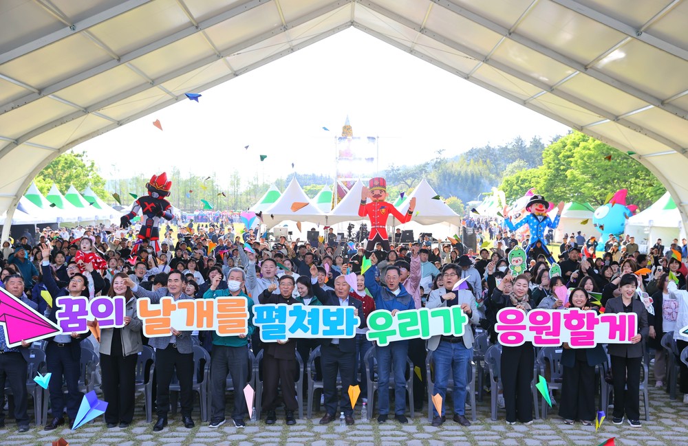 “공룡과 함께 뛰노는 어린이날 즐거워요” 해남공룡대축제 북적