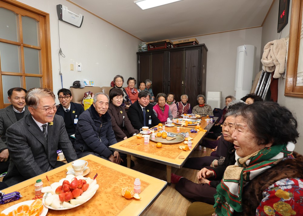 청도군, 가정의 달 맞아 어르신 맞춤복지 총력