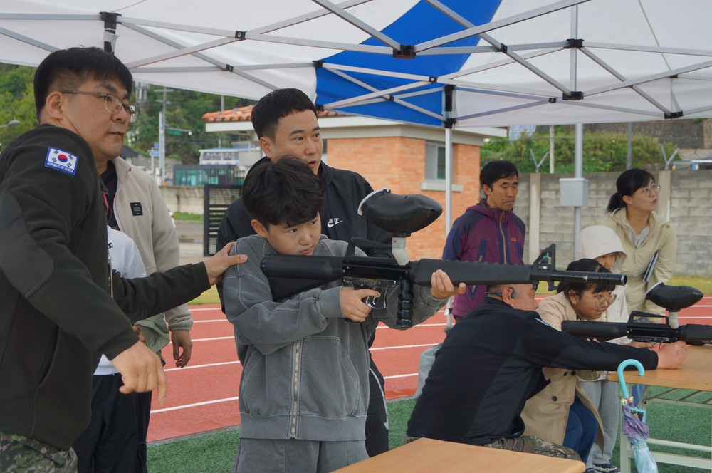 해군제118조기경보전대, 제103회 어린이날 기념 함정공개행사 등 개최