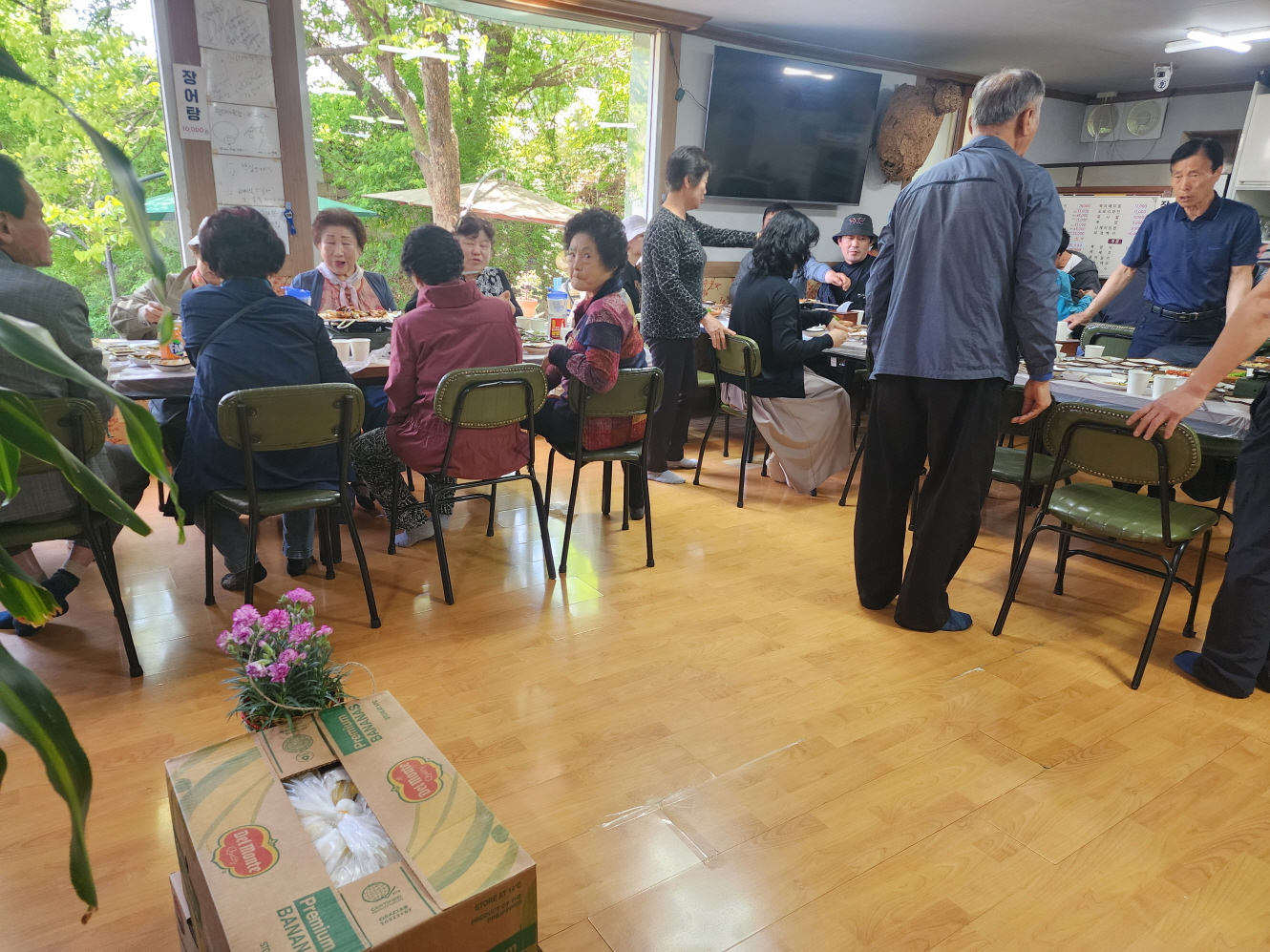 공주시 옥룡동, 어버이날 맞아 ‘사랑의 효 꾸러미’ 전달