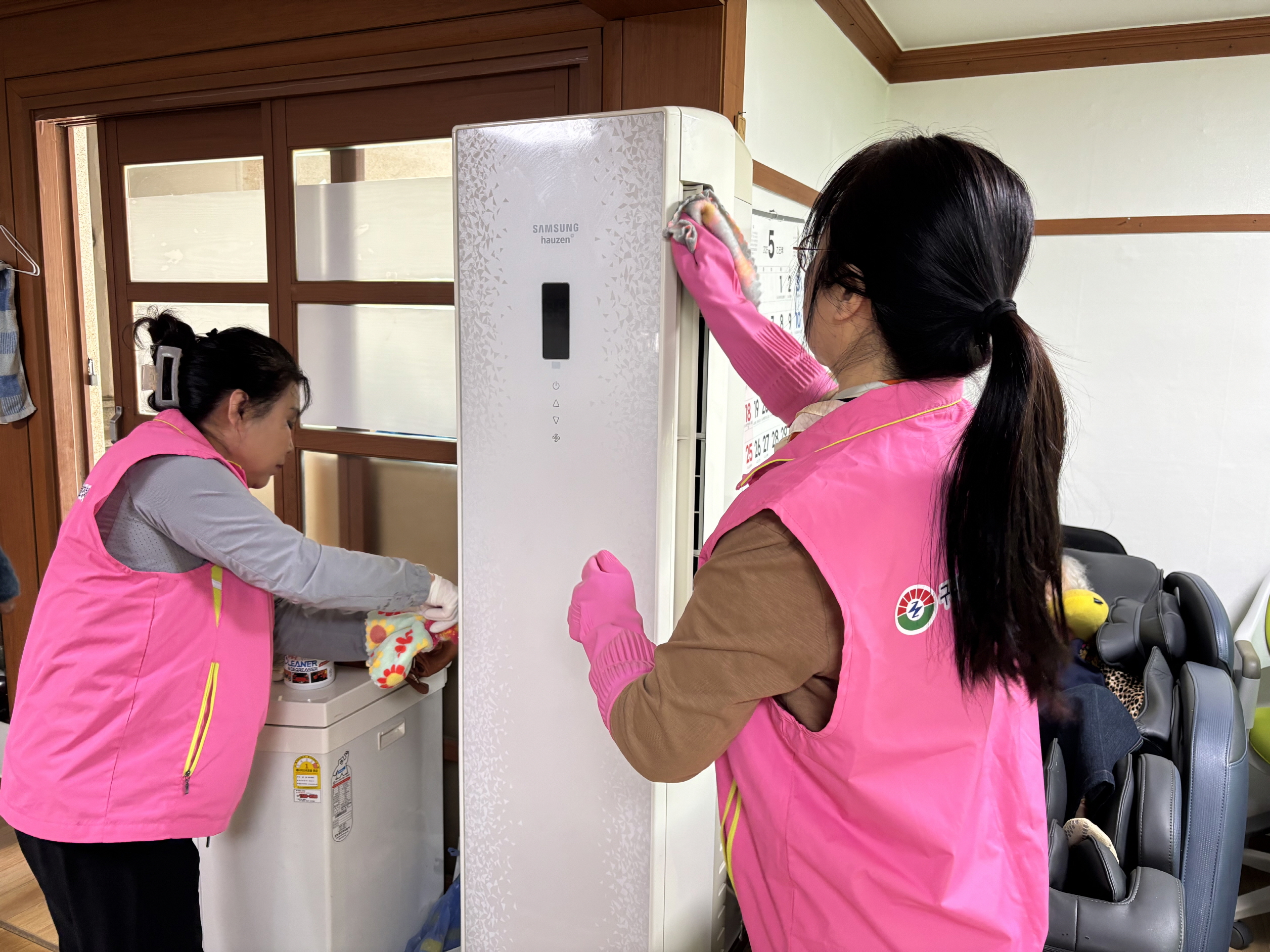 구리시 교문2동지역사회보장협의체, ‘건강한 여름나기’ 위한 경로당 에어컨 청소 활동 추진
