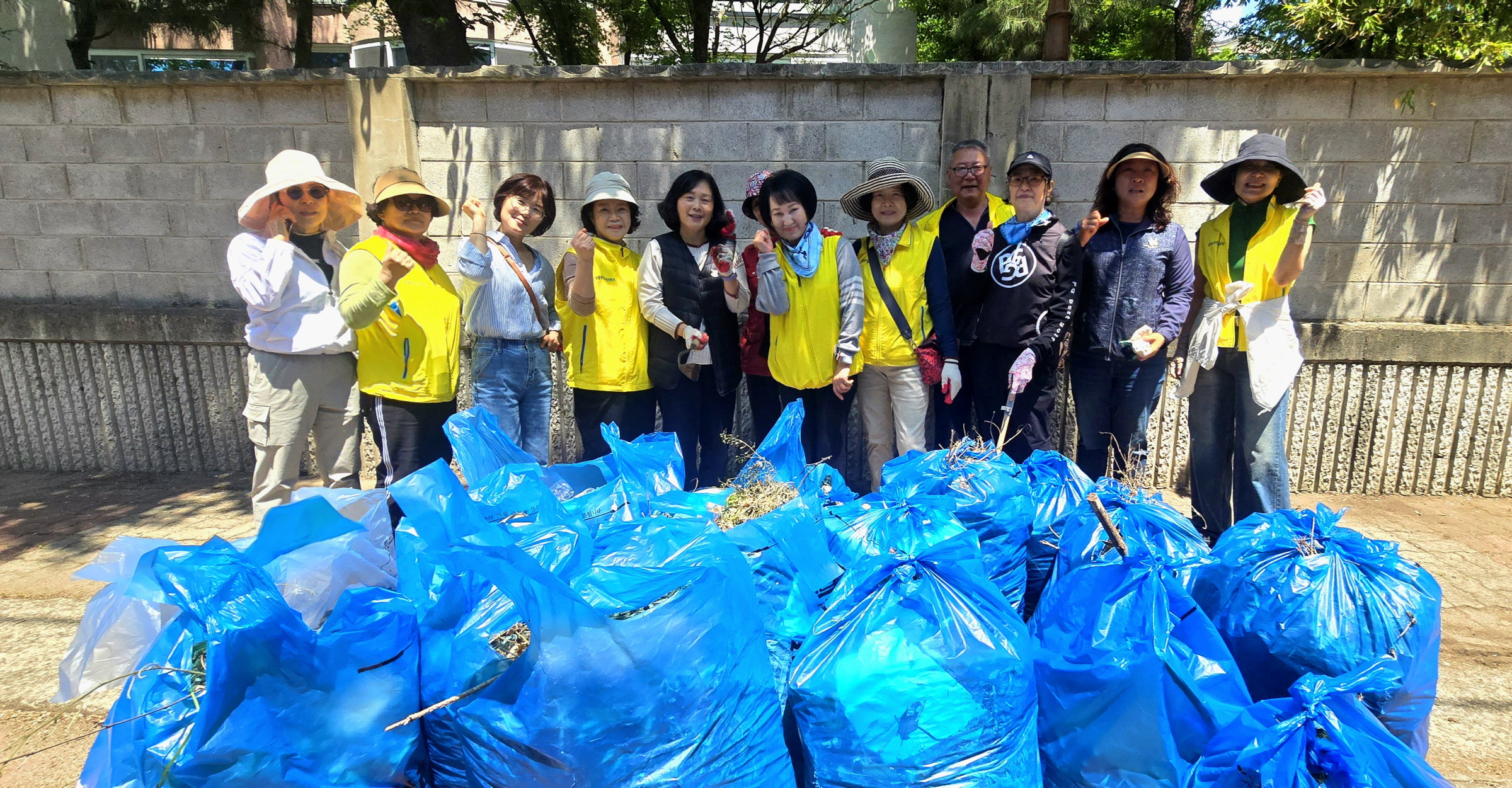 경주 중부동 행정복지센터·주민자치위원회, 입하 앞두고 환경정비 활동 실시