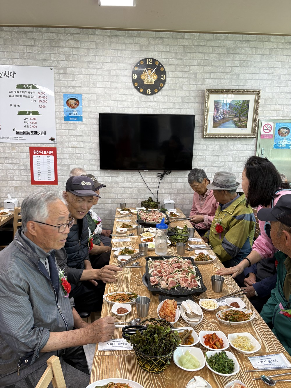 괴산 청천면 초원식당, 어버이날 맞아 마을 어르신 40명에 따뜻한 오찬 대접