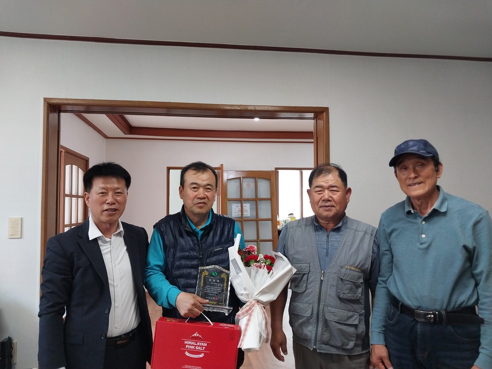 제53회 어버이날 효행상 표창패 수여