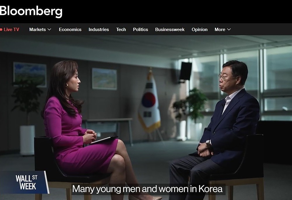 신상진 성남시장, 美 유명 뉴스 ‘블룸버그 TV’ 출연 ‘솔로몬의 선택’ 한국 대표 저출산 해법으로 부각
