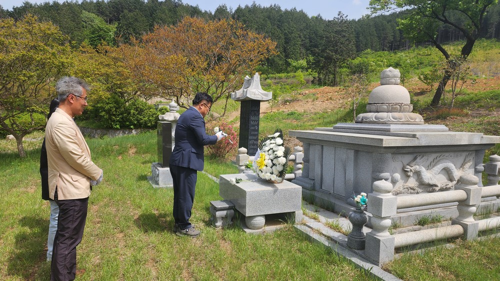 고창읍주민행복센터, 광복 80주년 맞아 건국유공자 묘소 참배