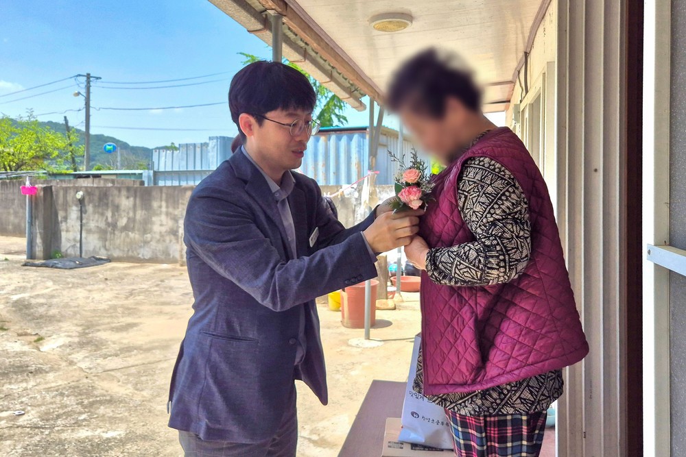 창녕군공무원노동조합 어버이날기념 독거노인 방문