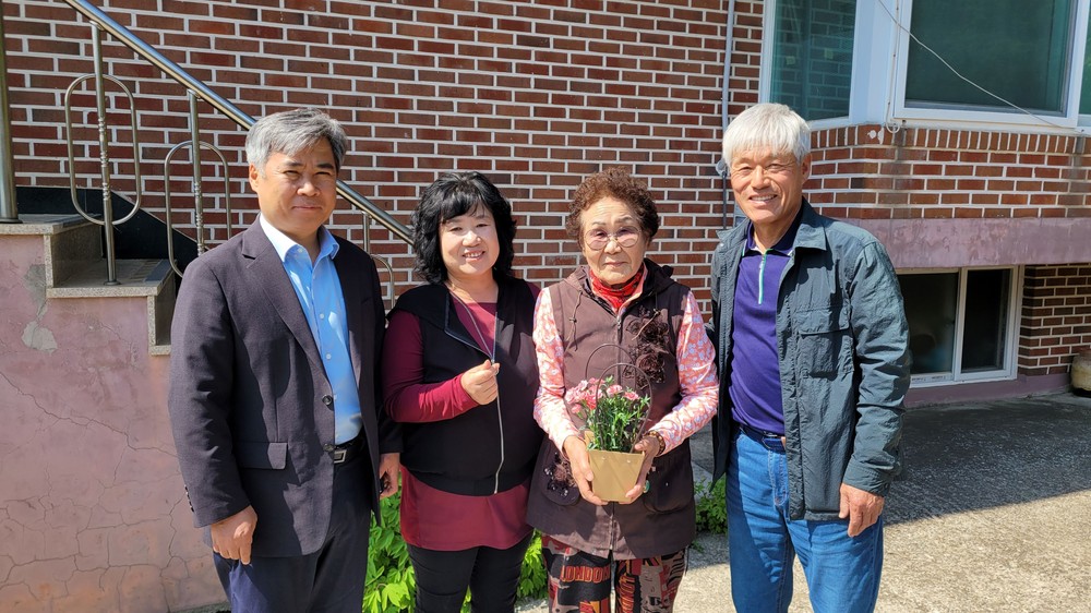 가평군 설악면 지사협, 어버이날 ‘행복꾸러미’ 전달