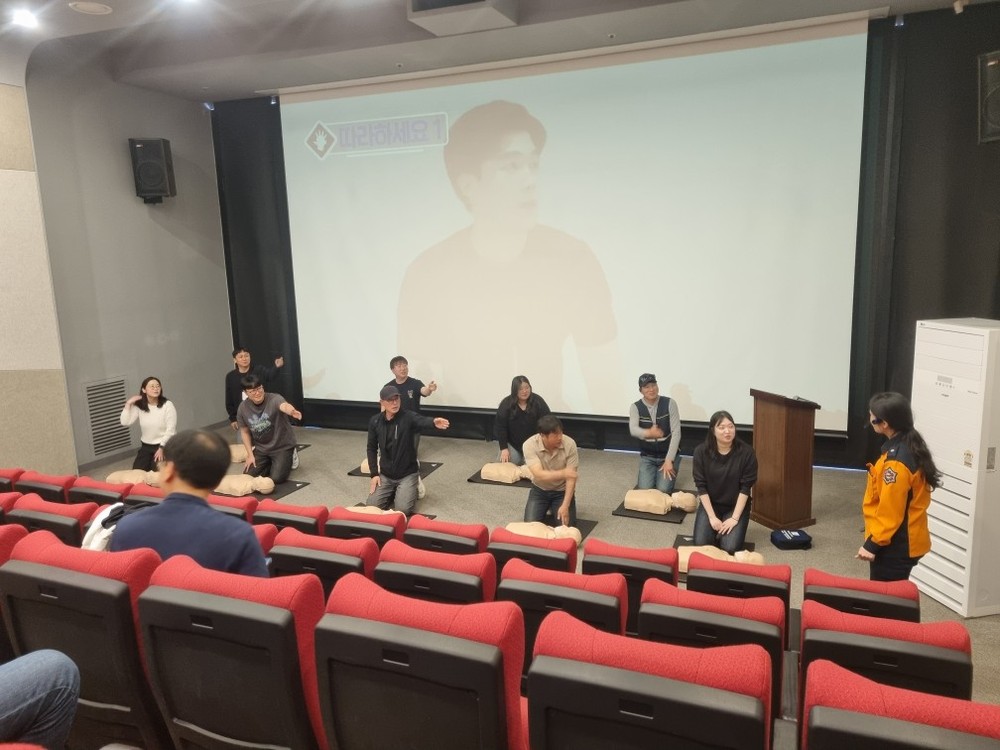 연천군 교통약자이동지원센터 차량 내 ‘자동심장충격기(AED)’ 설치