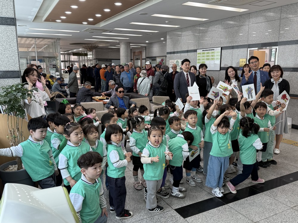 삼척시노인복지관 & 별나라어린이집, 어버이날 행사로 세대 공감의 장 마련