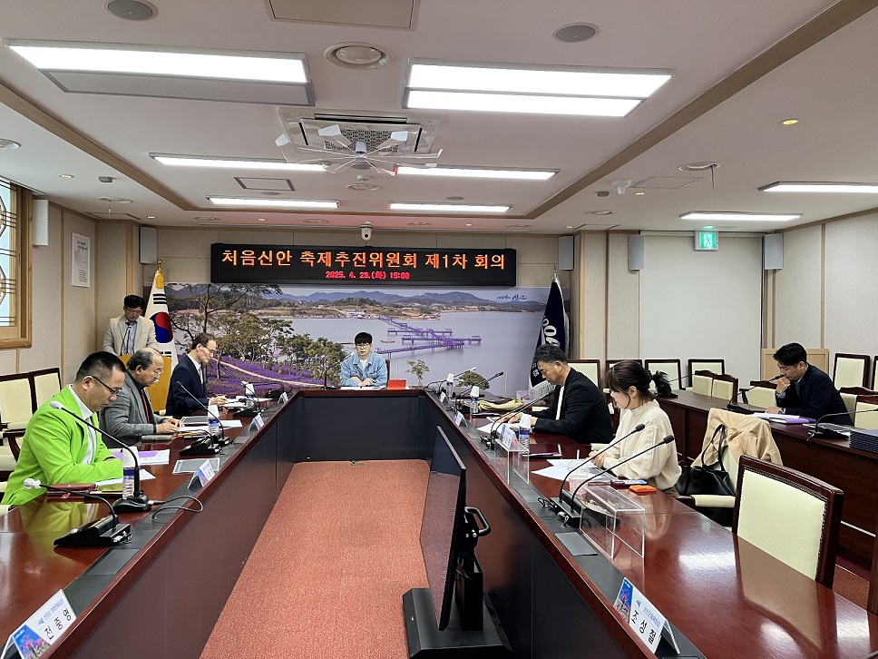 신안군, 공연 연출가 탁현민과 손잡고 ‘처음신안’ 축제 본격 시동