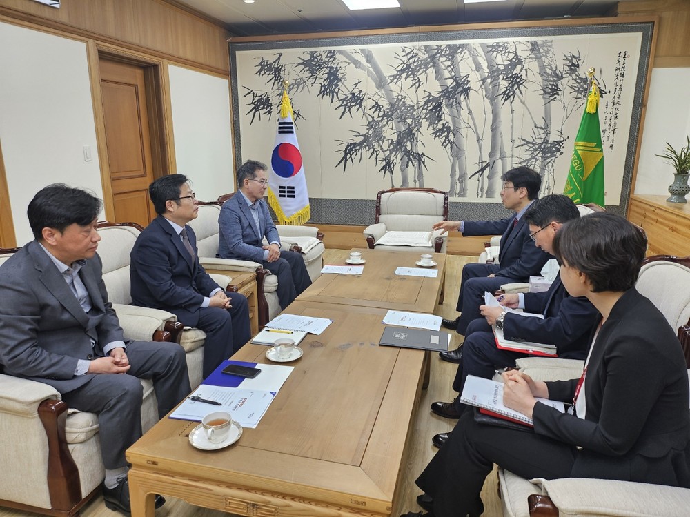김진열 군위군수, 대구시장 권한대행 면담
TK신공항 조기 건설·군부대 이전 등 지역 현안 강력 건의