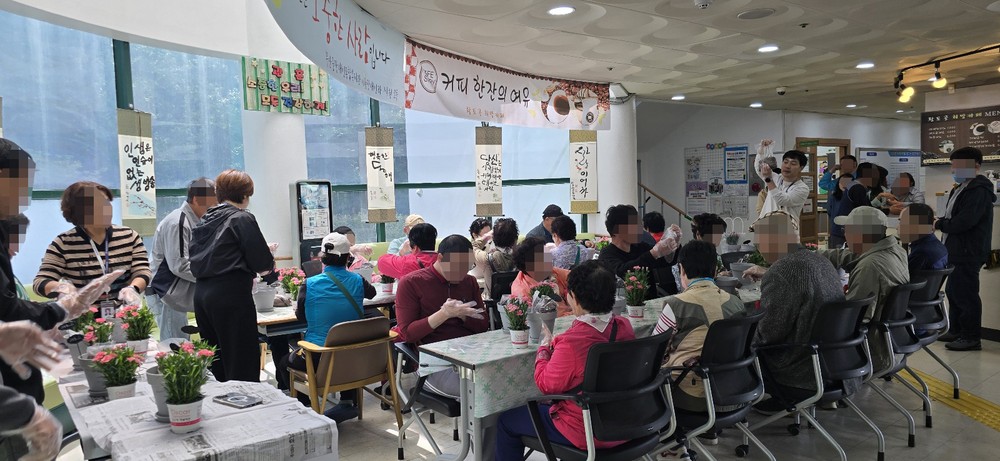 무안군장애인종합복지관, ‘카네이션 화분 만들기’ 행사
