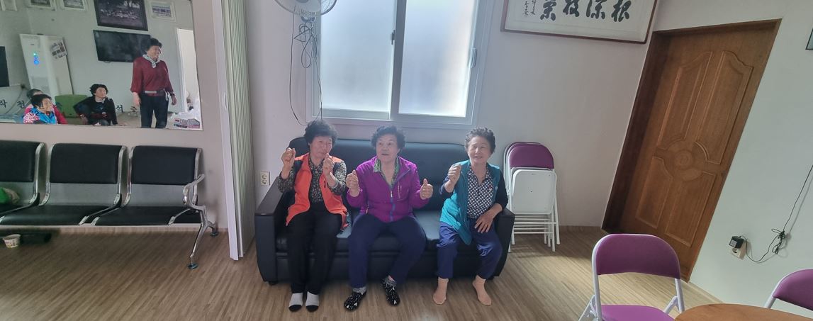 강진 어르신들 “소파는 가구가 아니여, 내 무릎이여”
군비 전격 투입 경로당 110개소에 소파 116개 지원