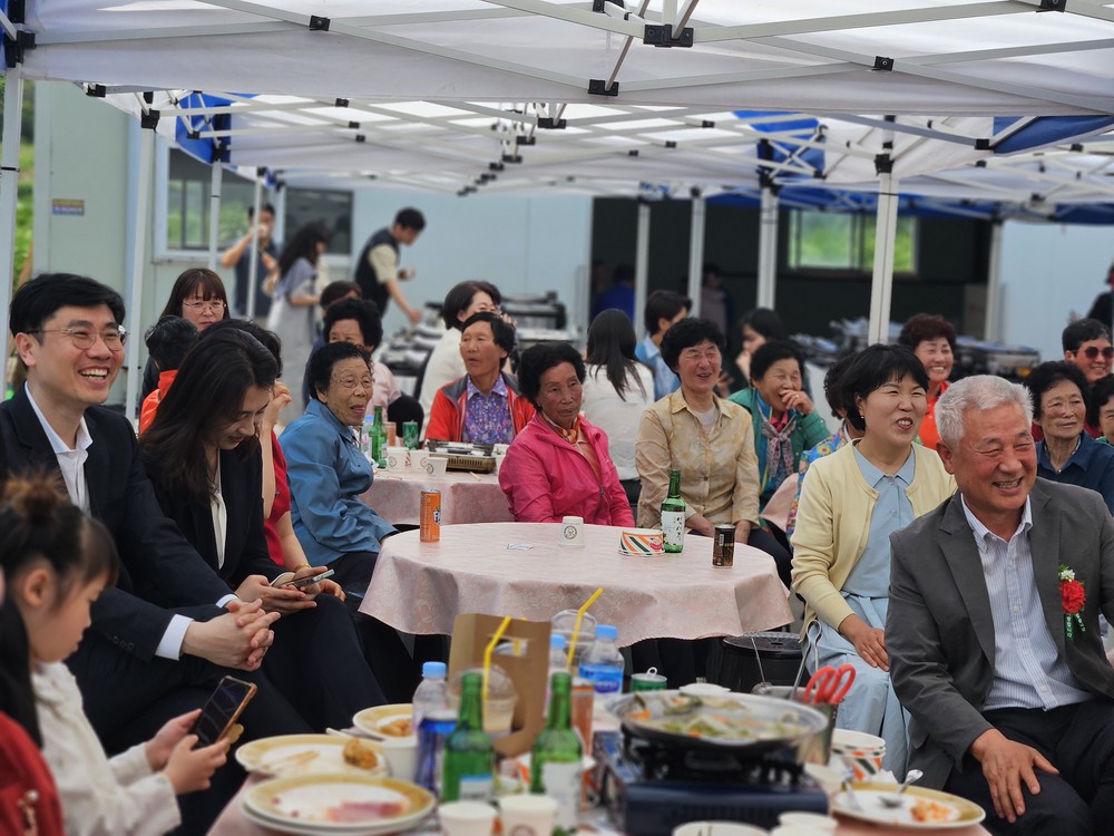 강진 성전면 금당마을 ‘애’ 어버이 꽃 필 무렵
정 넘치던 5월 어느 날, 웃음꽃이 활짝 피었습니다