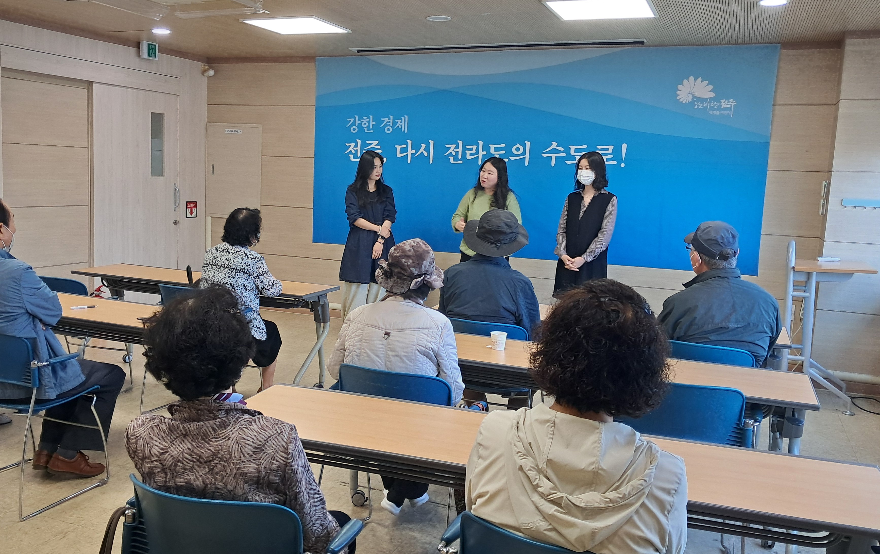 ‘손끝으로 잇는 마음과 기억’ 인지강화프로그램 운영
