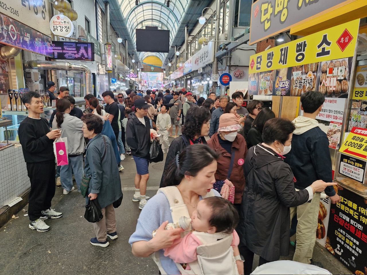 팔도장터 관광열차, 단양에 정차… 전통시장에 활기 더해