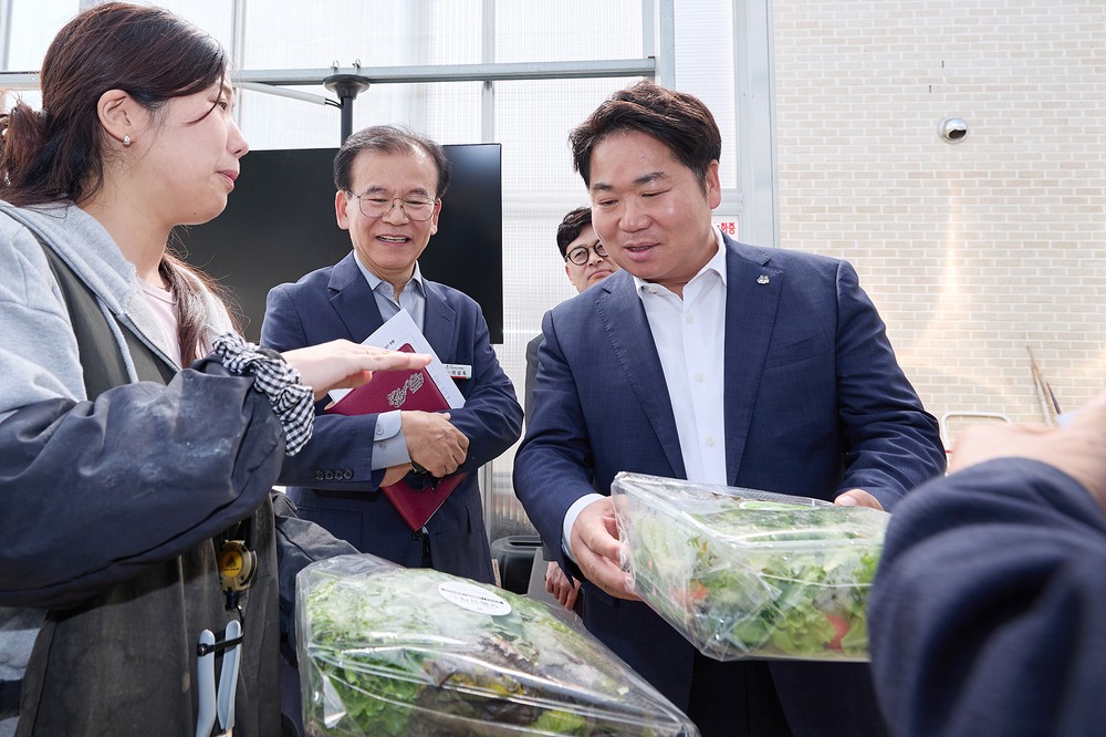 오세현 아산시장, 농업기술센터 방문해 현장 점검 및 직원 격려