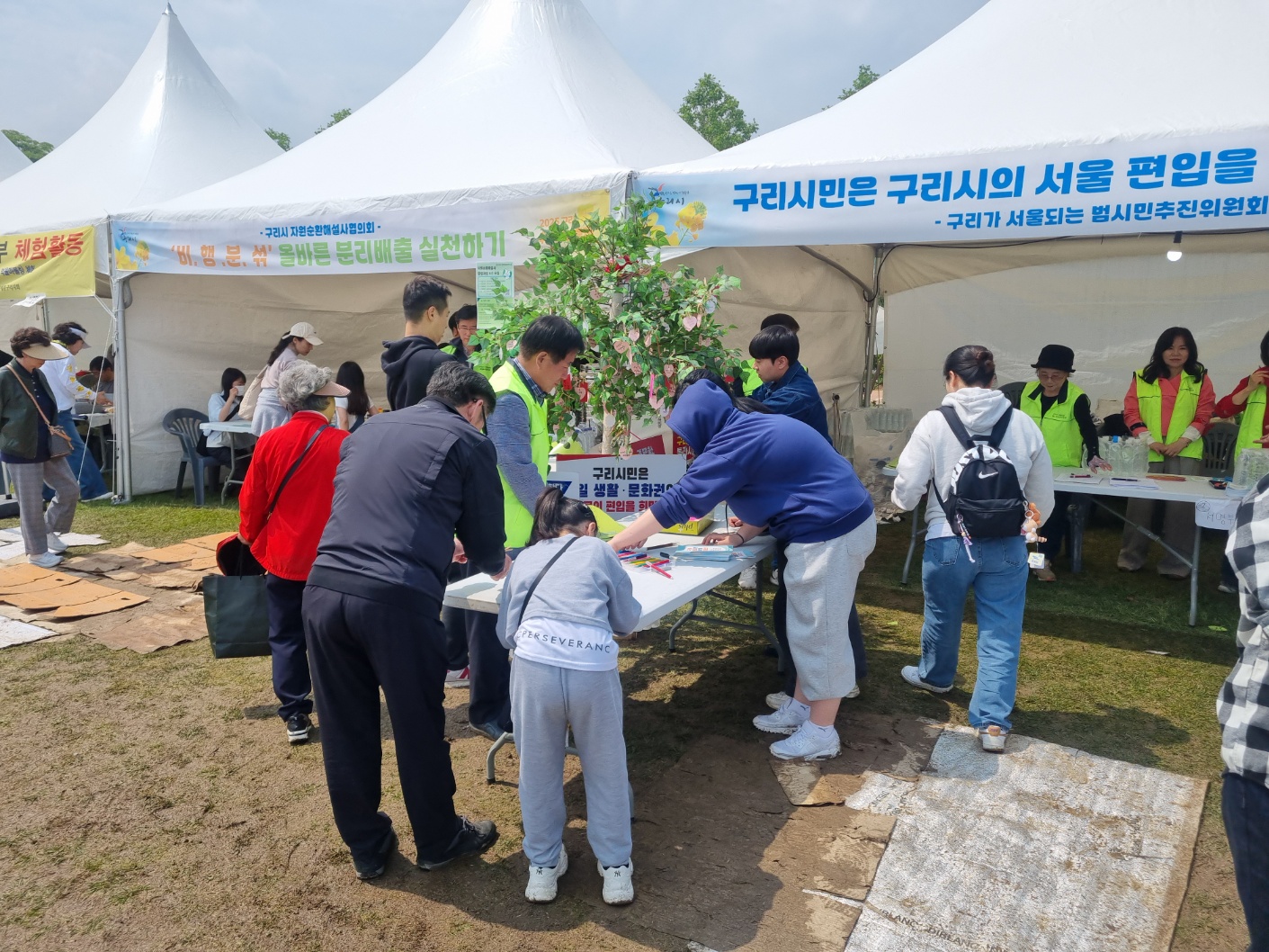 구리가 서울되는 범시민추진위원회, 유채꽃 축제에서 시민 참여 이끌어