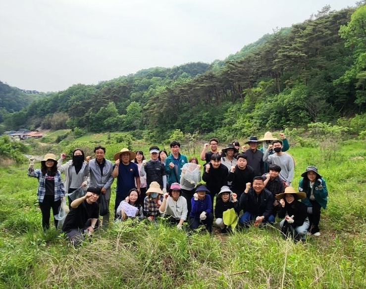 정읍시 축산과·자원순환과·산외면 직원들, 고사리 농가 지원 ‘한마음 한뜻’