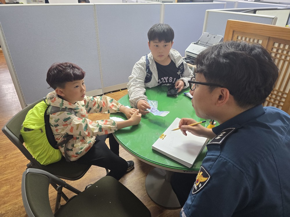 “주인 찾아주세요”…1000원 주운 의령초등생 경찰서에 신고