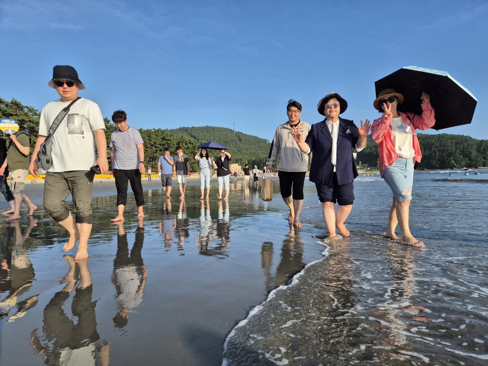 “코리아의 시작, 둘레길의 시작! 땅끝해남을 걷자” 해남군, 5월부터 송호해변 맨발걷기 등 코리아둘레길 걷기 운영