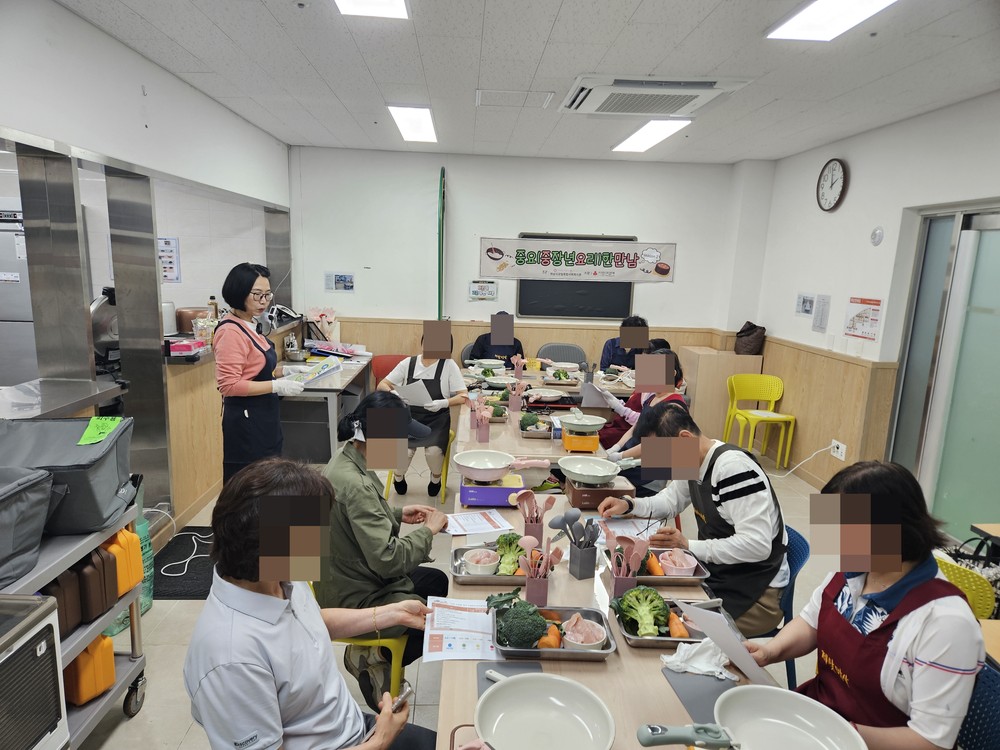 하남시감일종합사회복지관, 중장년 사회적 관계망 형성 프로그램 ‘중요(중장년요리)한만남 season2’ 시작