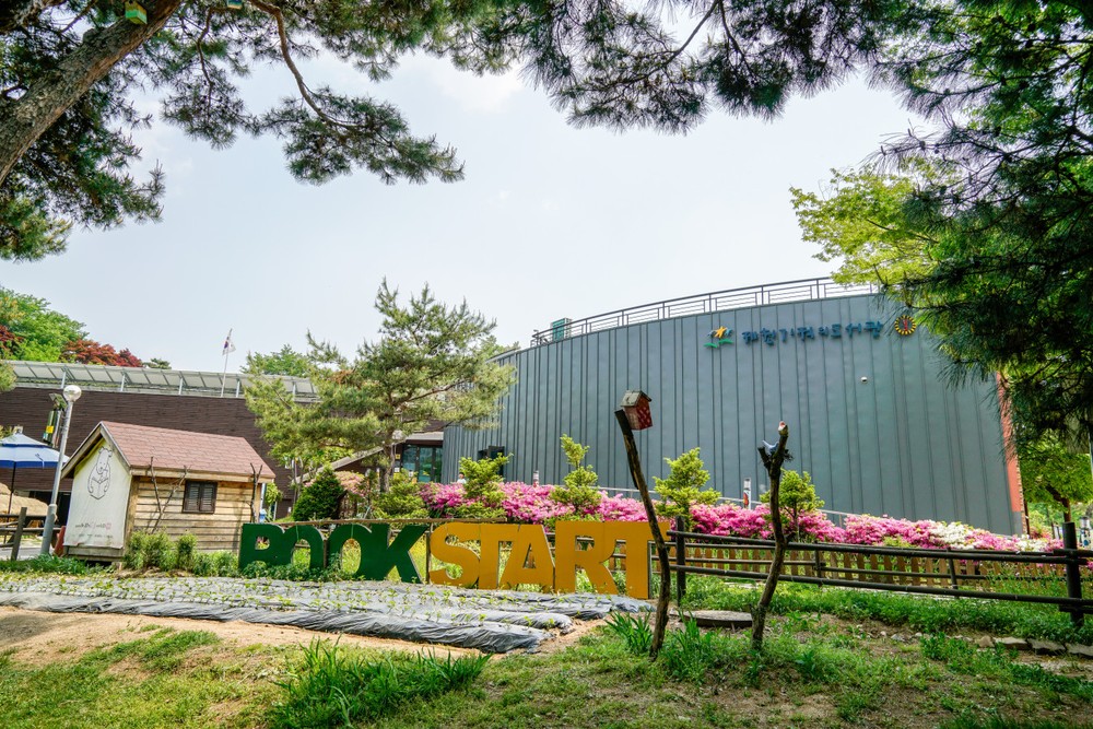 제천기적의도서관,「2025 길 위의 인문학」공모사업 선정