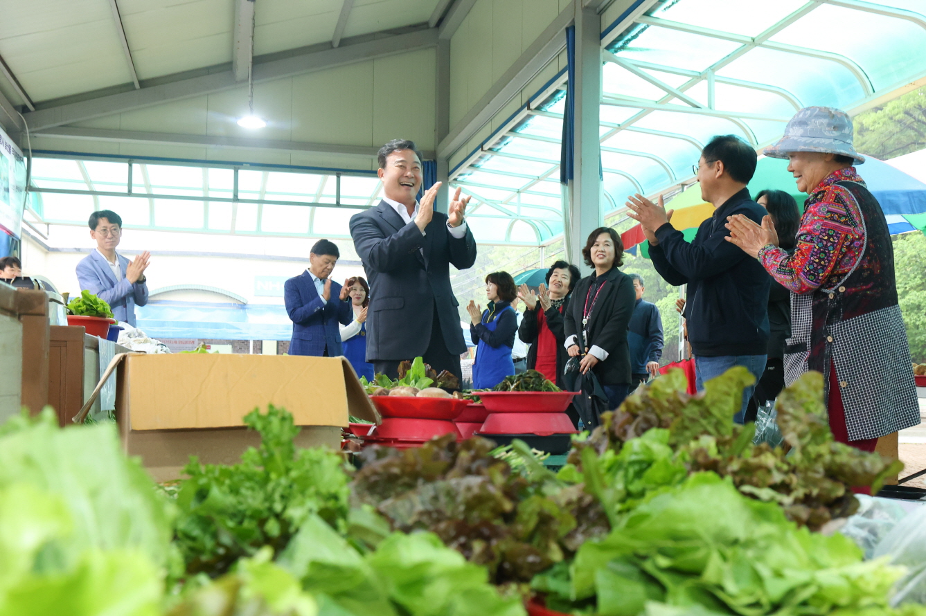 의왕시, 2025년 농산물 직거래장터 「행복한 농부마켓」개장