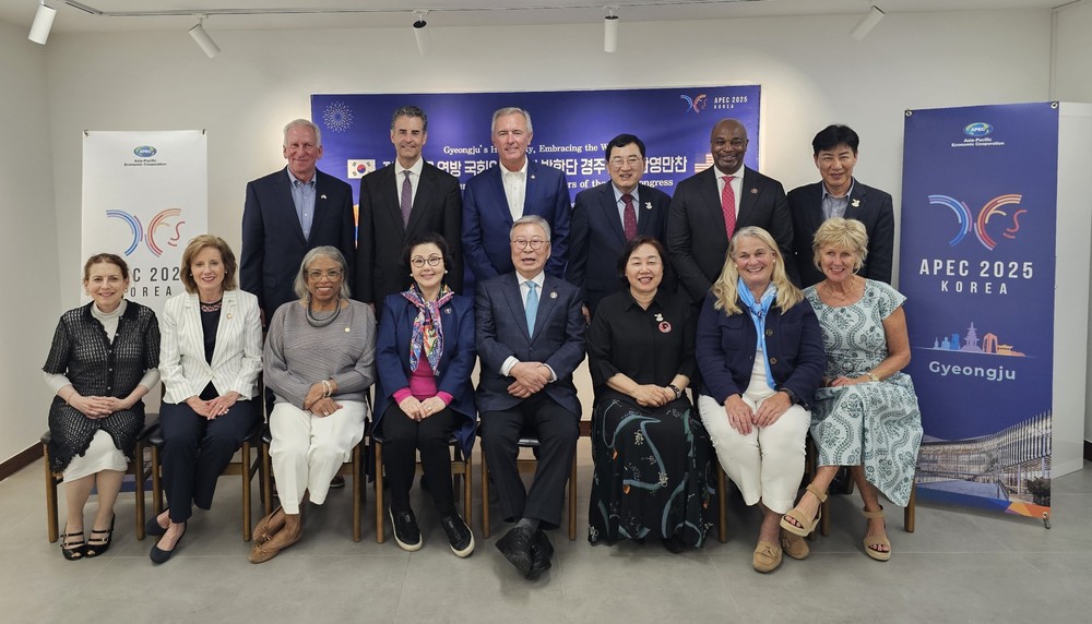 “경주에서 APEC 성공 기원” 미 전직 연방의원 7명 방문
