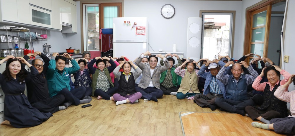 옥천읍 맞춤형복지팀 ‘찾아가는 보건복지상담실’ 운영, 어르신들에게 큰 호응