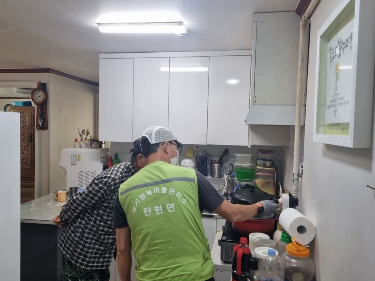 파주시 탄현면 행복마을관리소, 취약계층 30가구에 가스타이머 설치