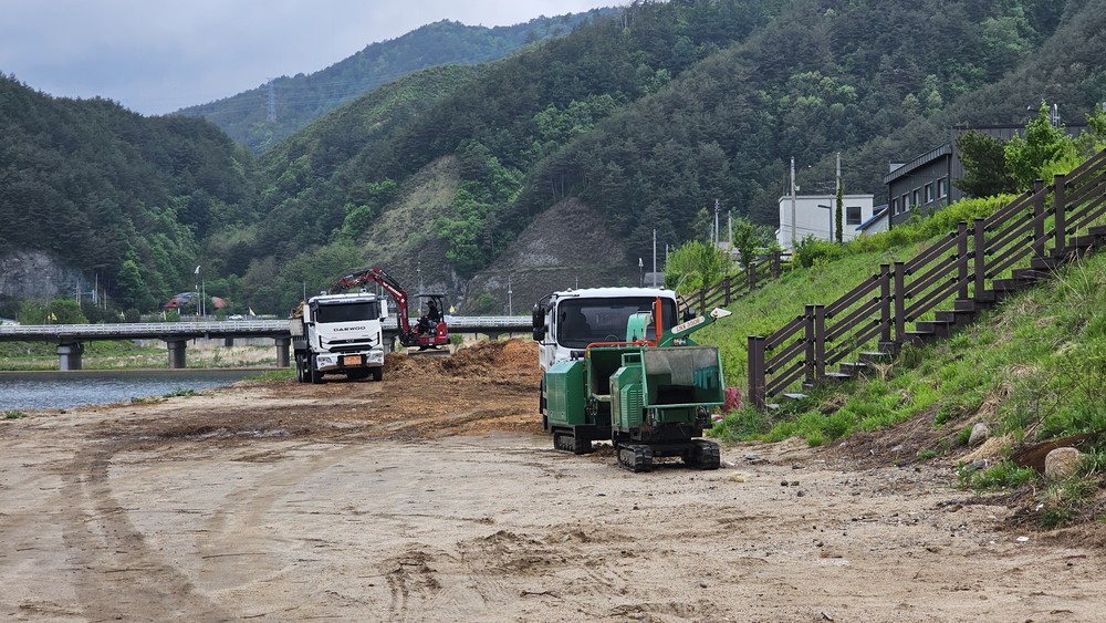 정선군, 전지 가지 파쇄사업으로 농가지원·산불예방·자원순환 ‘일석삼조’