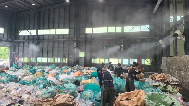 경산시, 재활용선별장 근로자들 더위는 이제 그만~~