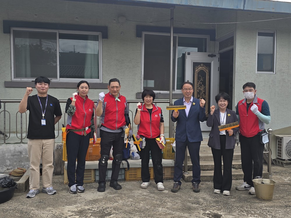 청도군 풍각면에서 사랑의 도배 봉사활동 펼쳐