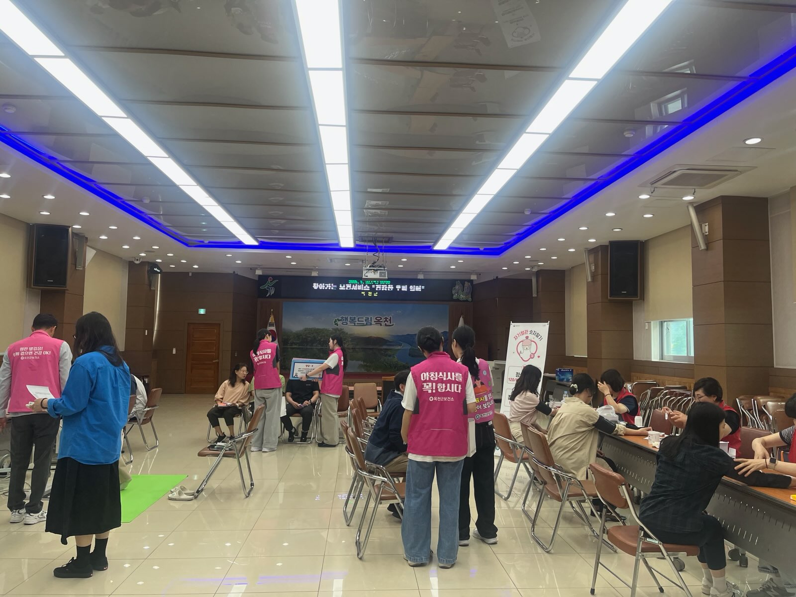 옥천군청 직원 대상 건강홍보관 운영…스트레스 지수 검사 등 맞춤형 건강서비스 제공
