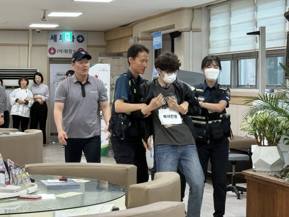인천 동구, 특이 민원 대응 모의훈련 실시