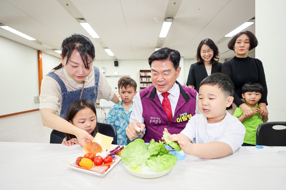 직접 수확하고 요리까지! 동대문구, 어린이 스마트팜 체험 진행