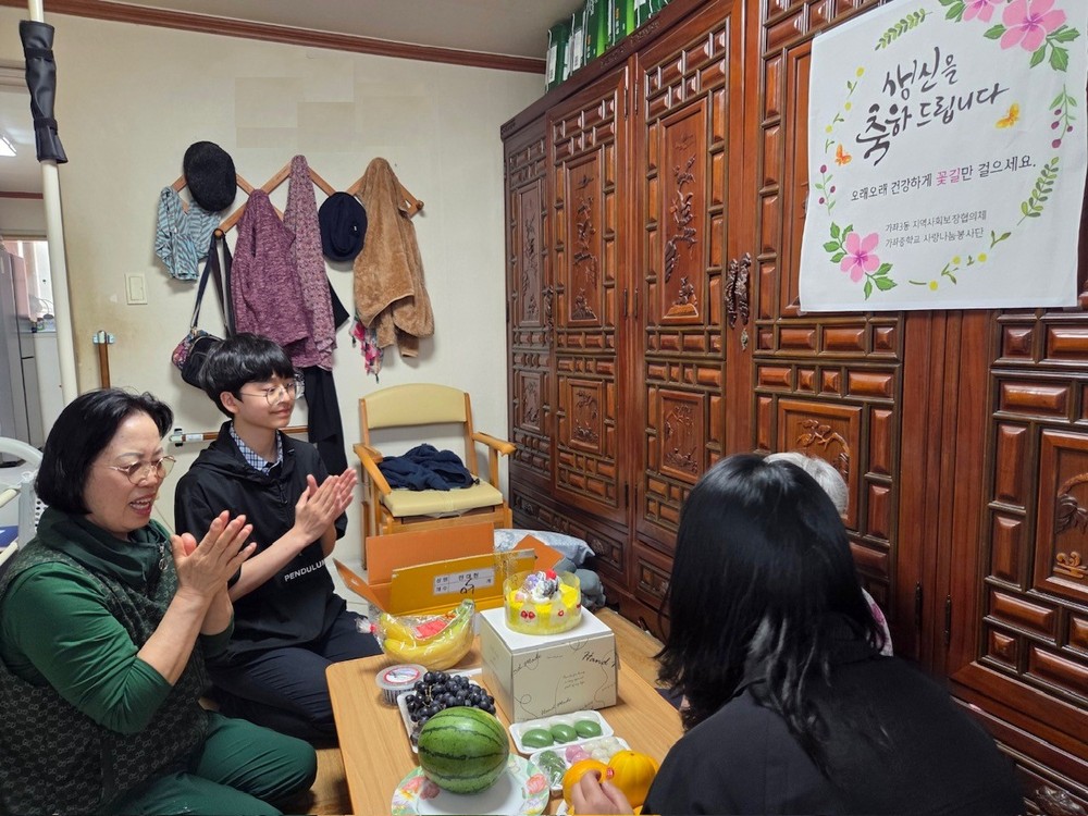 인천 서구 가좌3동, 가좌중학교 봉사단과 함께 독거 어르신 생신 잔치