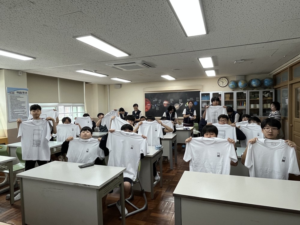반송중 학생들, 마을해설사와 함께하는 역사 수업 및 실크스크린 체험
