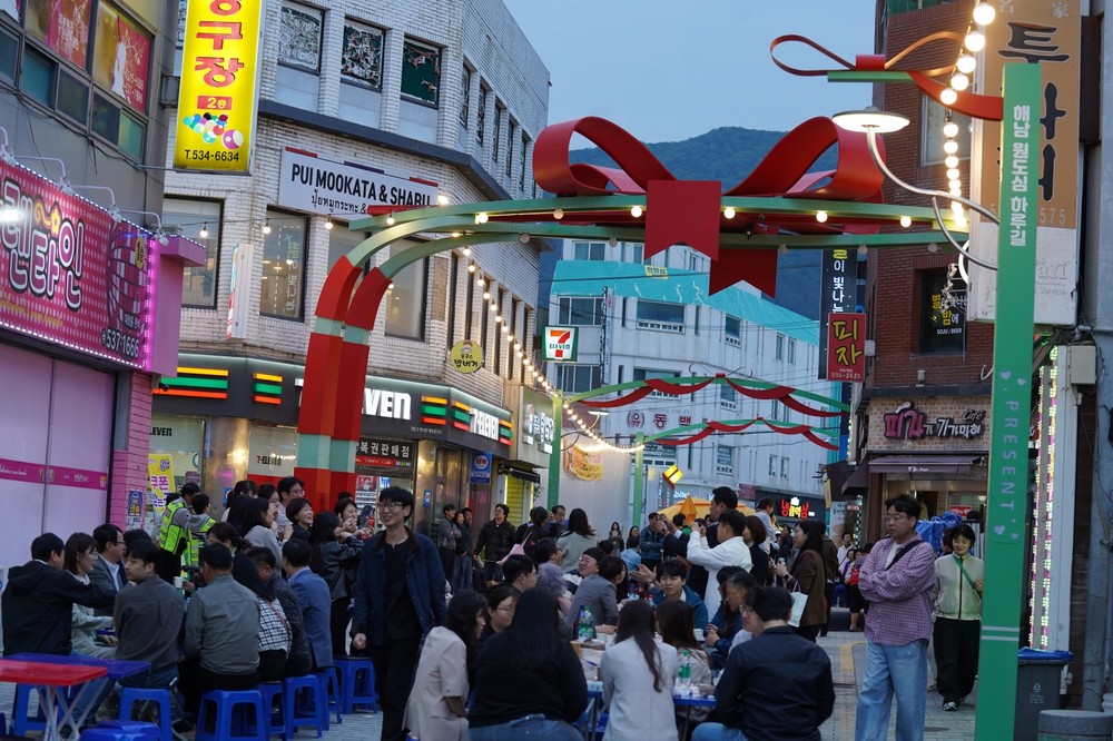 매주 금요일, 해남에서 선물같은 하루가 펼쳐집니다
해남군 땅끝달달야행 23일 팡파르, 볼거리, 먹거리, 즐길거리 가득 원도심 거리 활기